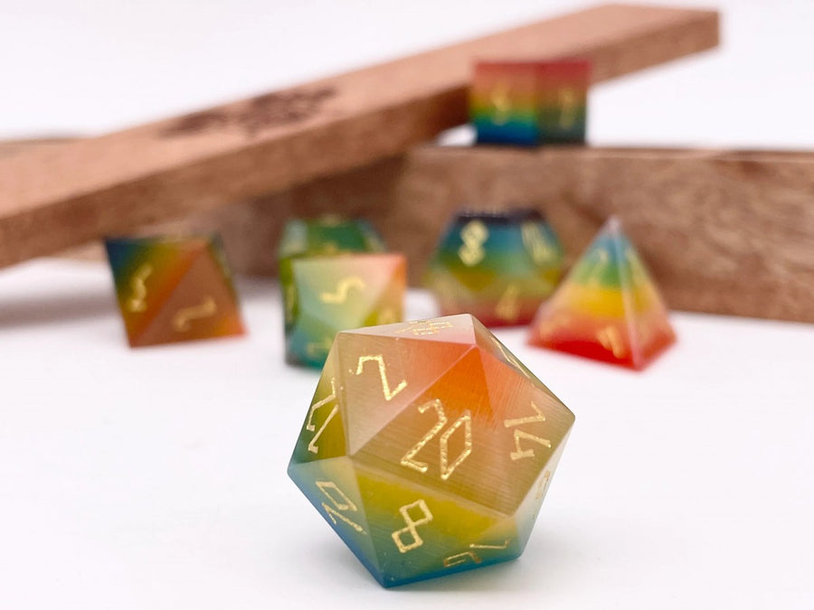 Norse Foundry Stone Dice: Catseye Rainbow